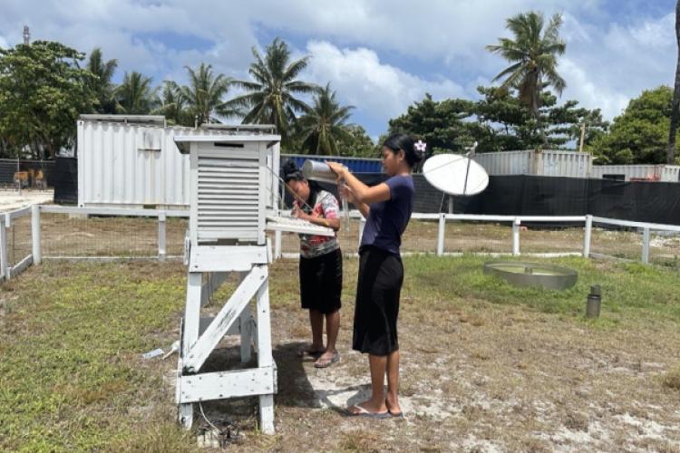 Observers in Kiribati Met Service